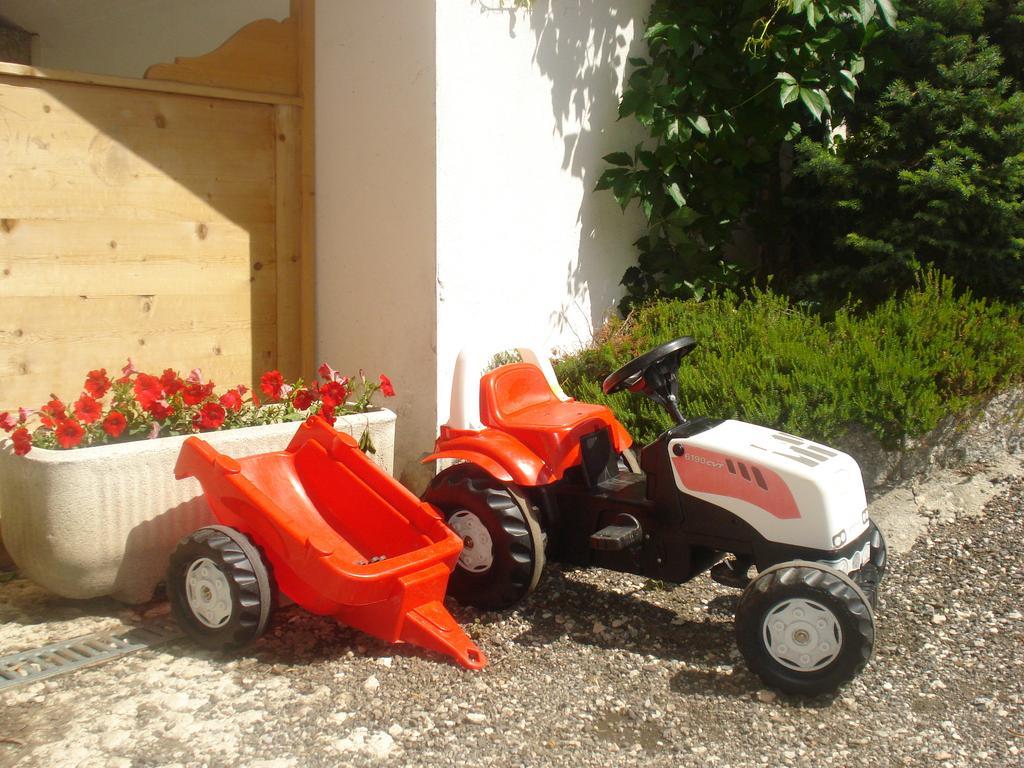 Piccolohotel Tempele Garni San Candido Bagian luar foto
