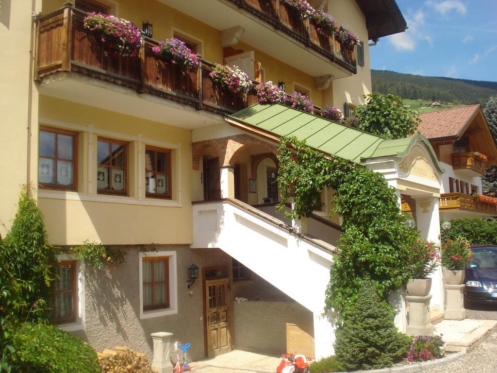 Piccolohotel Tempele Garni San Candido Bagian luar foto