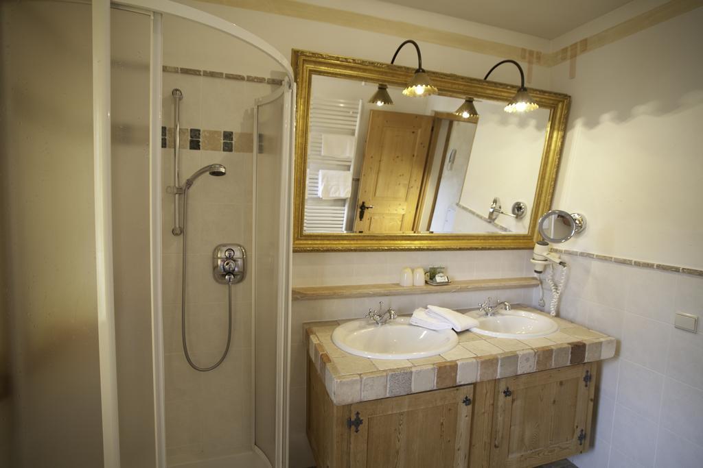 Piccolohotel Tempele Garni San Candido Bagian luar foto